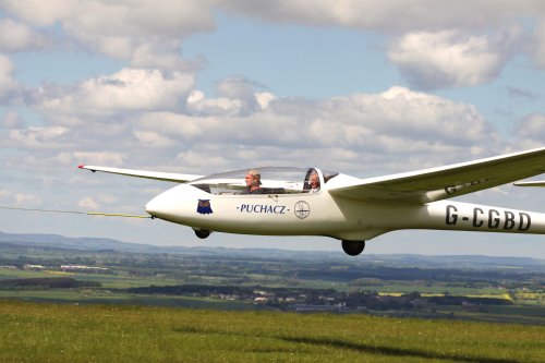 phot of a glider flying 