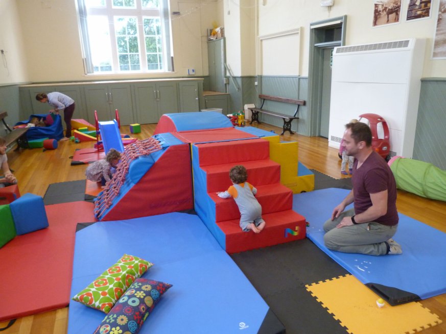 Toddlers and parents inside of the Toddler group